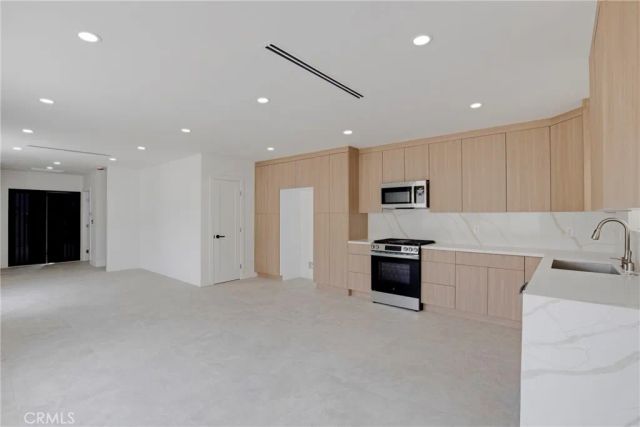 8330 Outland View Drive, Sun Valley, CA 91352