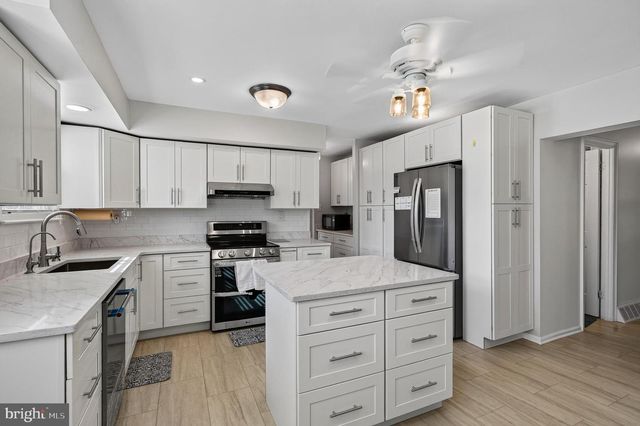 1146 SQUIRES WAY, Lansdale, PA 19446