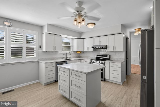 1146 SQUIRES WAY, Lansdale, PA 19446