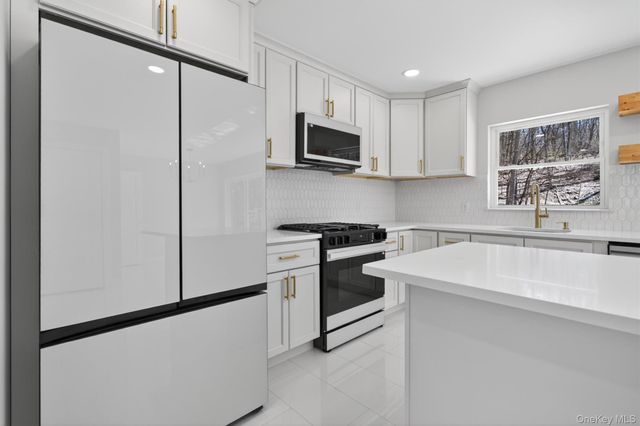 111 Cedar Avenue, New Windsor, NY 12553
