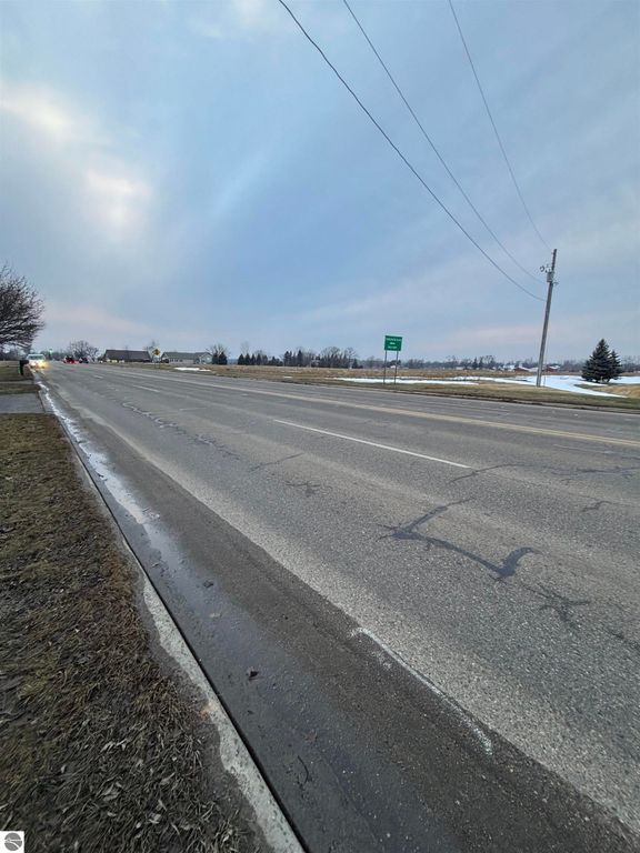 Image 3 of property listing at 2135 E Pickard Road, Mt Pleasant, MI 48858