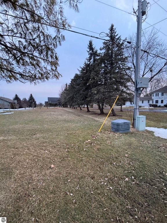 Image 4 of property listing at 2135 E Pickard Road, Mt Pleasant, MI 48858