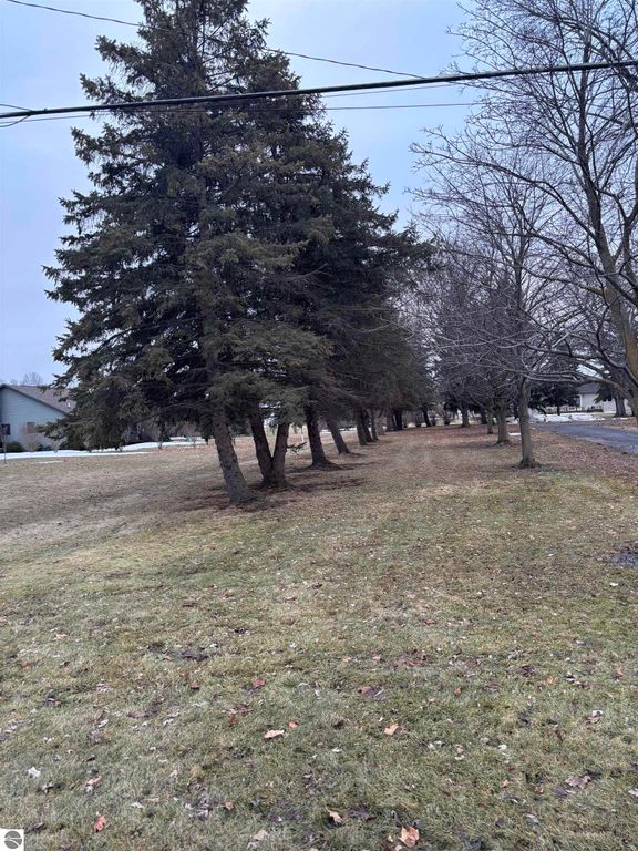 Image 5 of property listing at 2135 E Pickard Road, Mt Pleasant, MI 48858