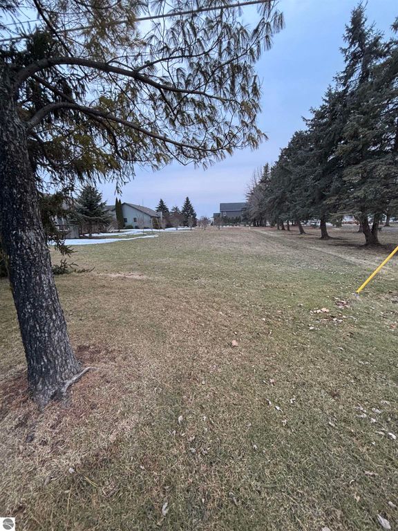 Image 6 of property listing at 2135 E Pickard Road, Mt Pleasant, MI 48858