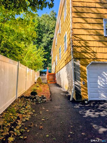 2 Irving Place B, Danbury, CT 06810