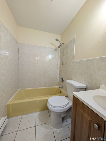 2 Irving Place B, Danbury, CT 06810