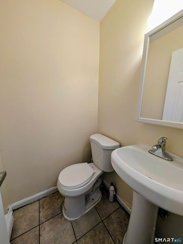 2 Irving Place B, Danbury, CT 06810