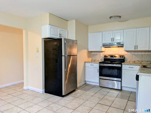 2 Irving Place B, Danbury, CT 06810