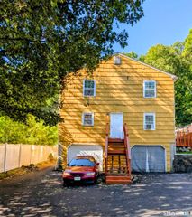 2 Irving Place B, Danbury, CT 06810