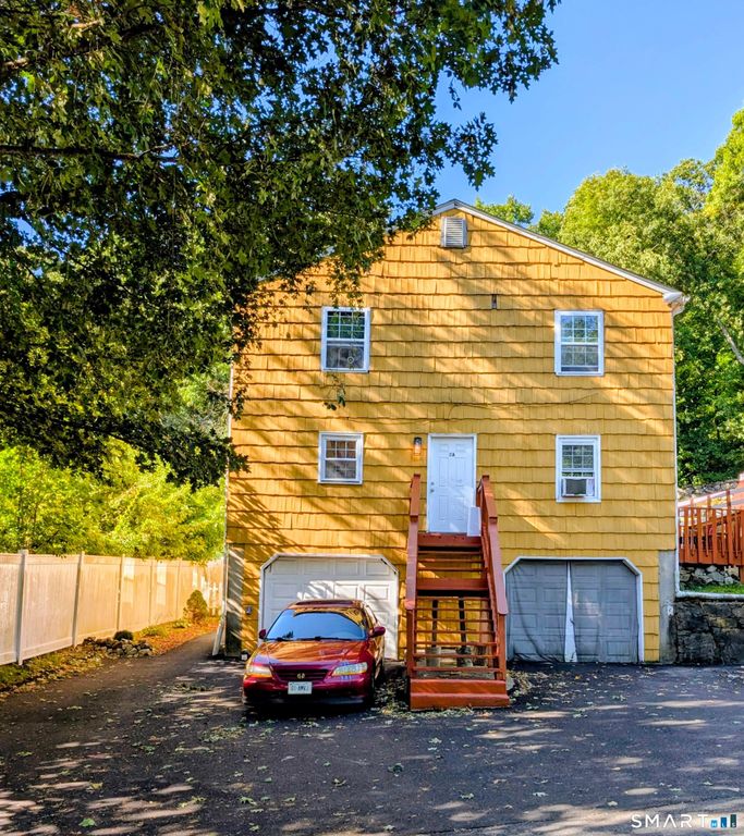 2 Irving Place B, Danbury, CT 06810