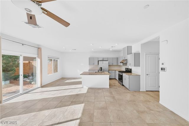 10983 Cambridge Lakes Avenue, Las Vegas, NV 89166