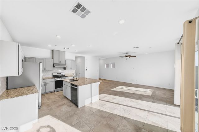 10983 Cambridge Lakes Avenue, Las Vegas, NV 89166