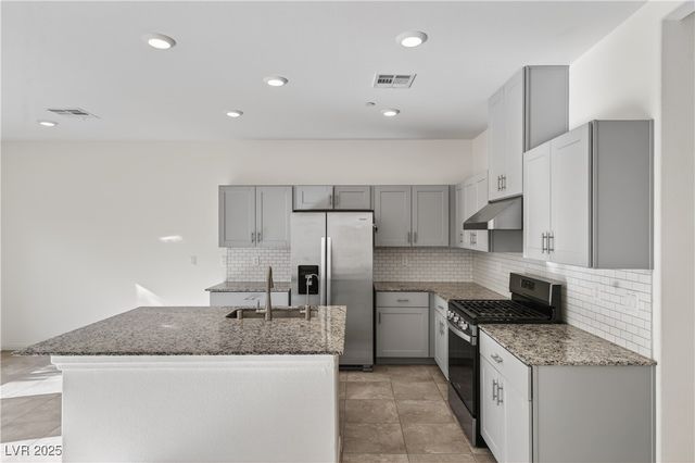 10983 Cambridge Lakes Avenue, Las Vegas, NV 89166