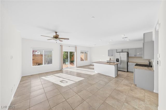 10983 Cambridge Lakes Avenue, Las Vegas, NV 89166