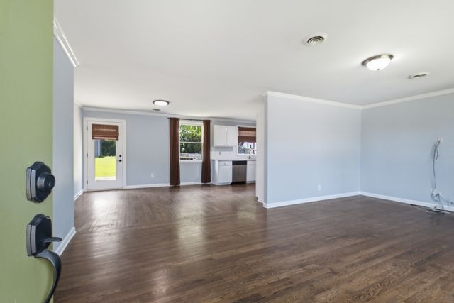 547 Harding Pl, Nashville, TN 37211