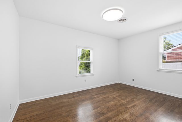 547 Harding Pl, Nashville, TN 37211