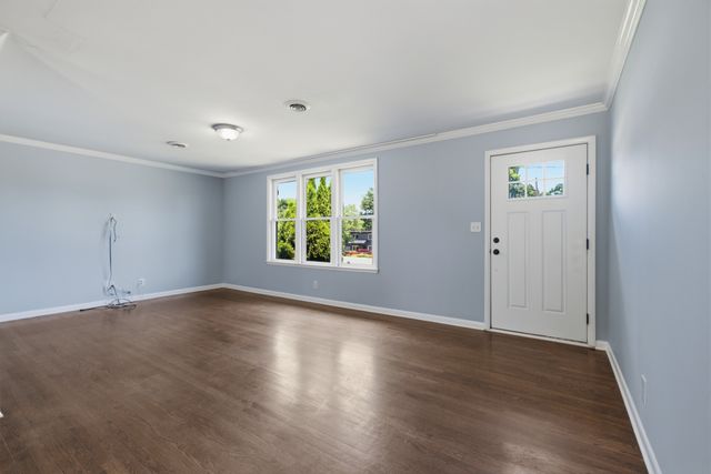 547 Harding Pl, Nashville, TN 37211