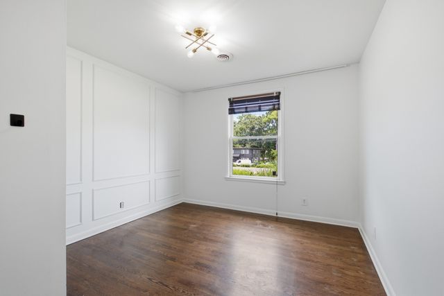 547 Harding Pl, Nashville, TN 37211