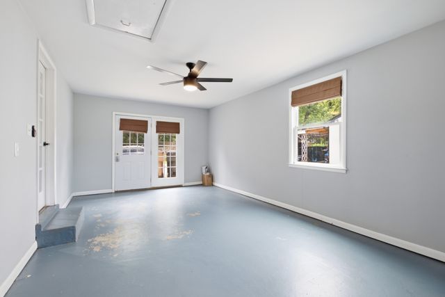 547 Harding Pl, Nashville, TN 37211