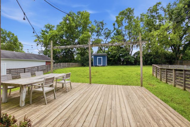 547 Harding Pl, Nashville, TN 37211