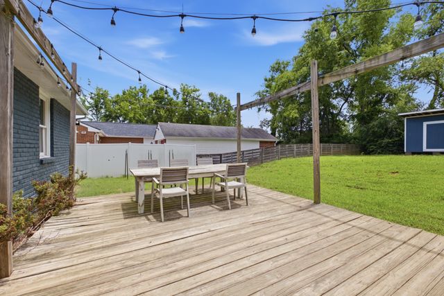 547 Harding Pl, Nashville, TN 37211