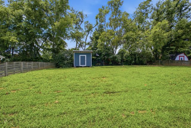 547 Harding Pl, Nashville, TN 37211