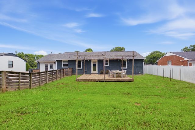 547 Harding Pl, Nashville, TN 37211