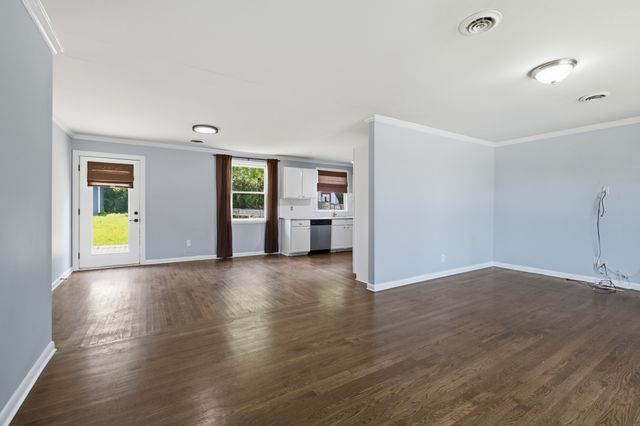 547 Harding Pl, Nashville, TN 37211