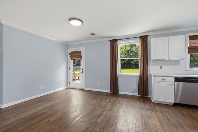 547 Harding Pl, Nashville, TN 37211