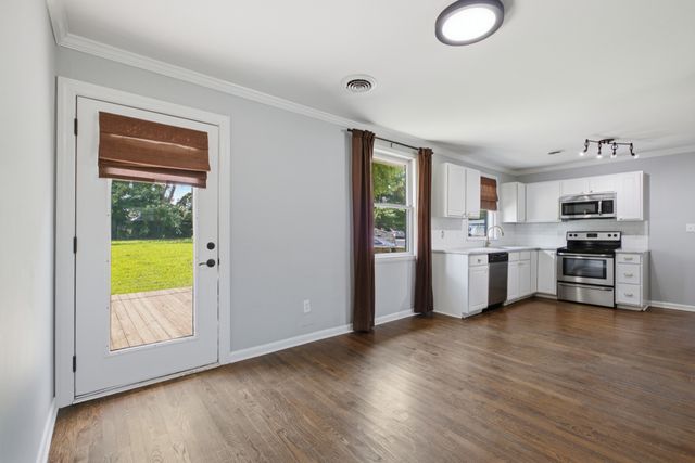 547 Harding Pl, Nashville, TN 37211