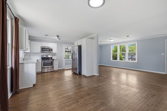 547 Harding Pl, Nashville, TN 37211