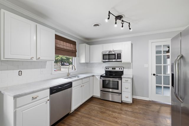 547 Harding Pl, Nashville, TN 37211