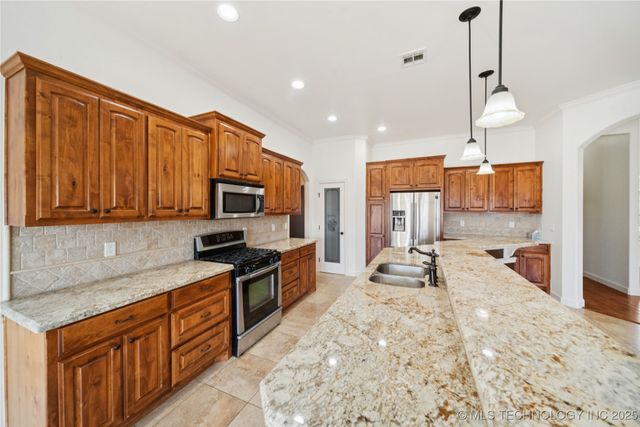 2501 Forest Ridge Parkway, Claremore, OK 74017