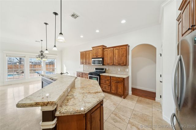 2501 Forest Ridge Parkway, Claremore, OK 74017