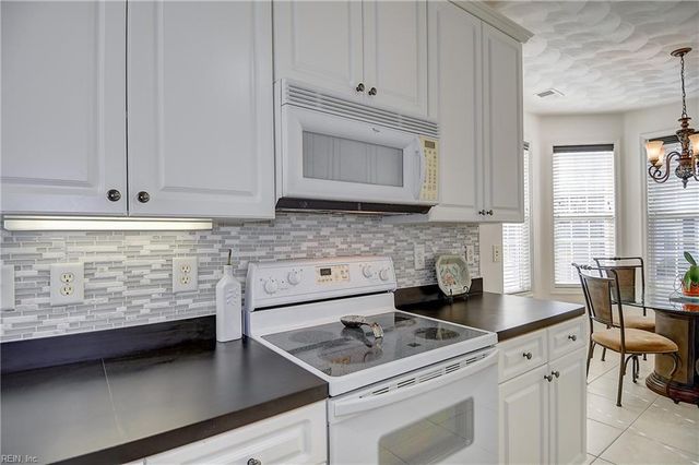 2817 Majestic Oak CT, Virginia Beach, VA 23456