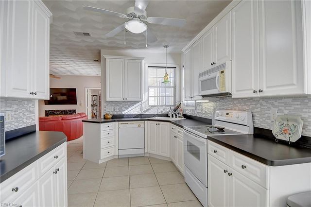 2817 Majestic Oak CT, Virginia Beach, VA 23456