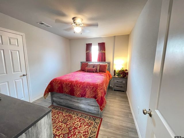 408 Parker Oaks Dr., Chandler, TX 75758