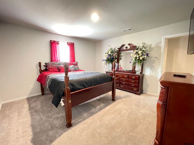 408 Parker Oaks Dr., Chandler, TX 75758