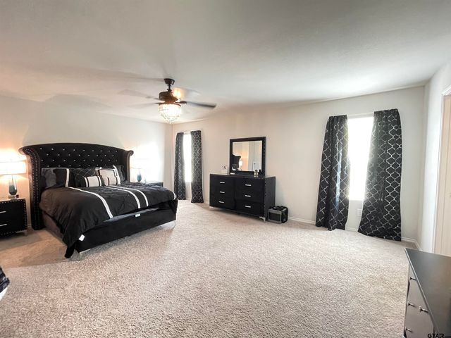 408 Parker Oaks Dr., Chandler, TX 75758