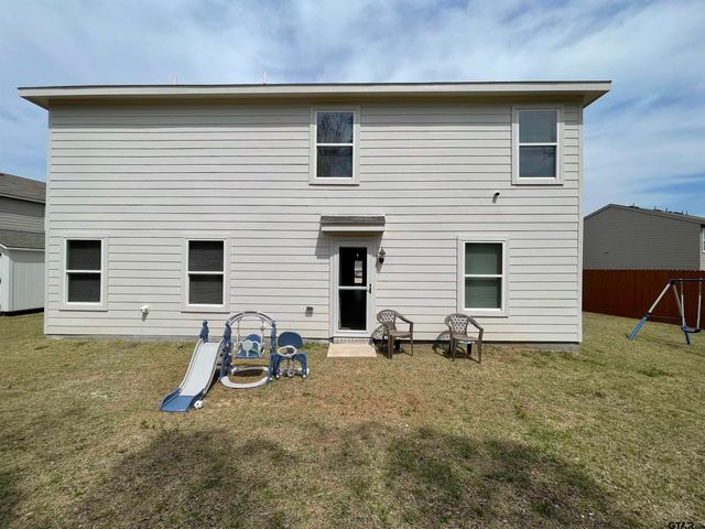 408 Parker Oaks Dr., Chandler, TX 75758