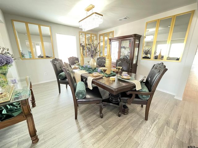 408 Parker Oaks Dr., Chandler, TX 75758