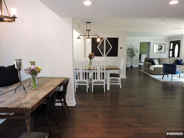 350 Monroe Avenue, Wyckoff, NJ 07481