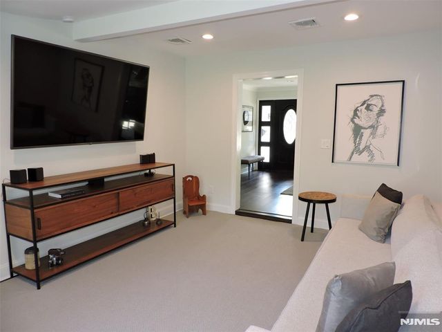 350 Monroe Avenue, Wyckoff, NJ 07481