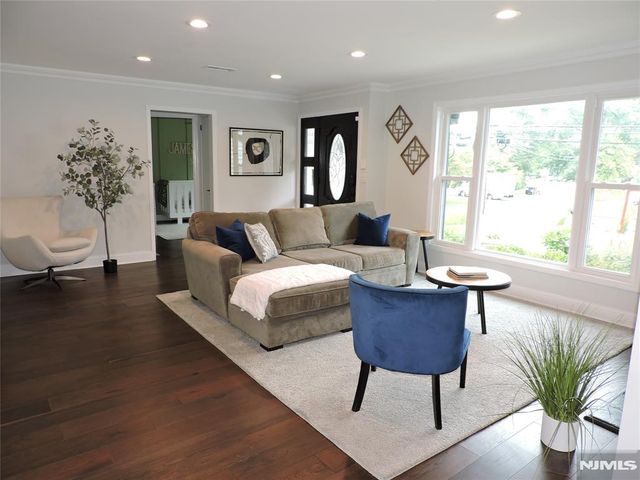 350 Monroe Avenue, Wyckoff, NJ 07481