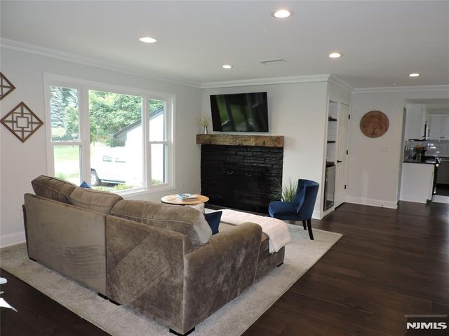 350 Monroe Avenue, Wyckoff, NJ 07481