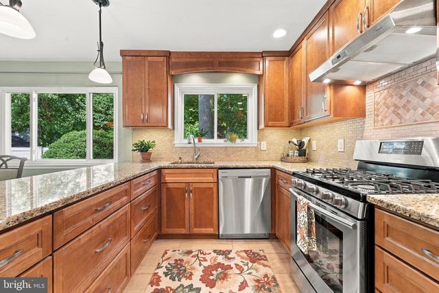 4 MELODY LN, Cherry Hill, NJ 08002