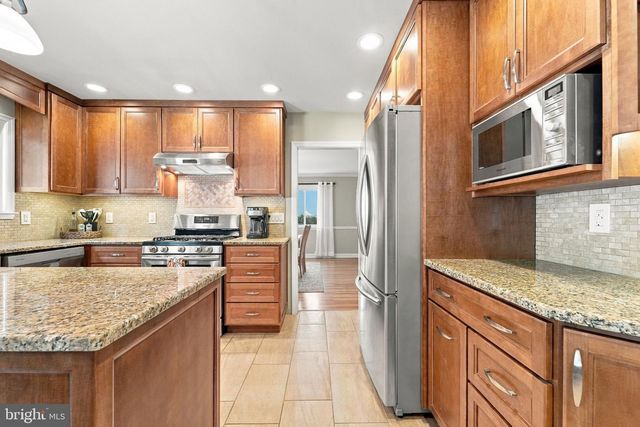 4 MELODY LN, Cherry Hill, NJ 08002