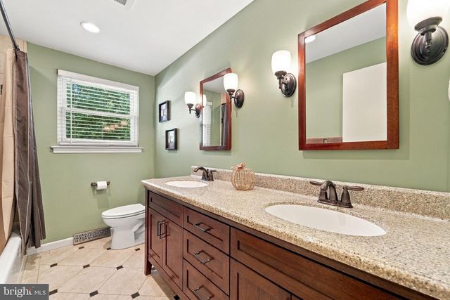4 MELODY LN, Cherry Hill, NJ 08002