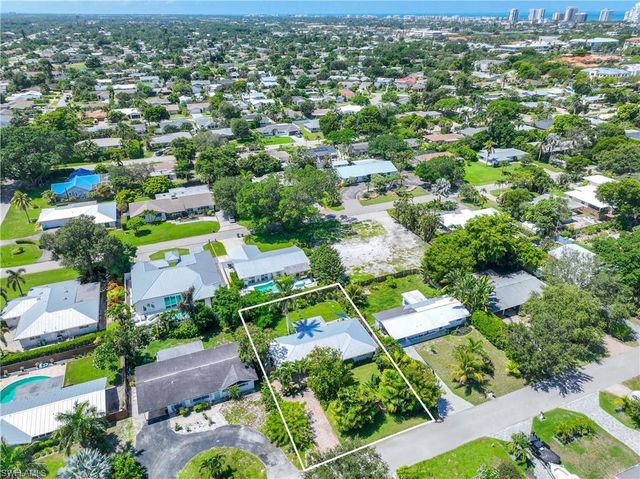 1304 Milano DR, Naples, FL 34103
