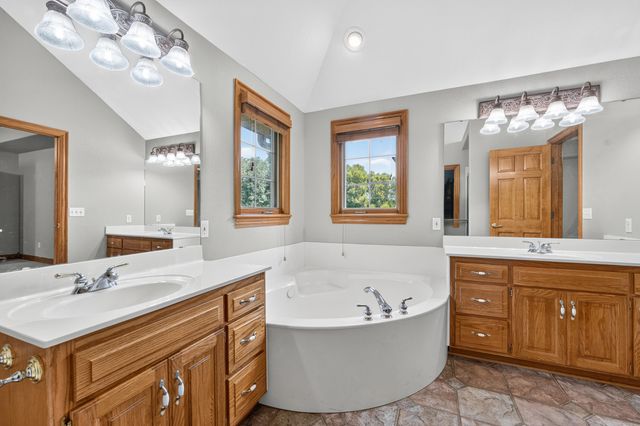 392 N Niangua Drive, Nixa, MO 65714
